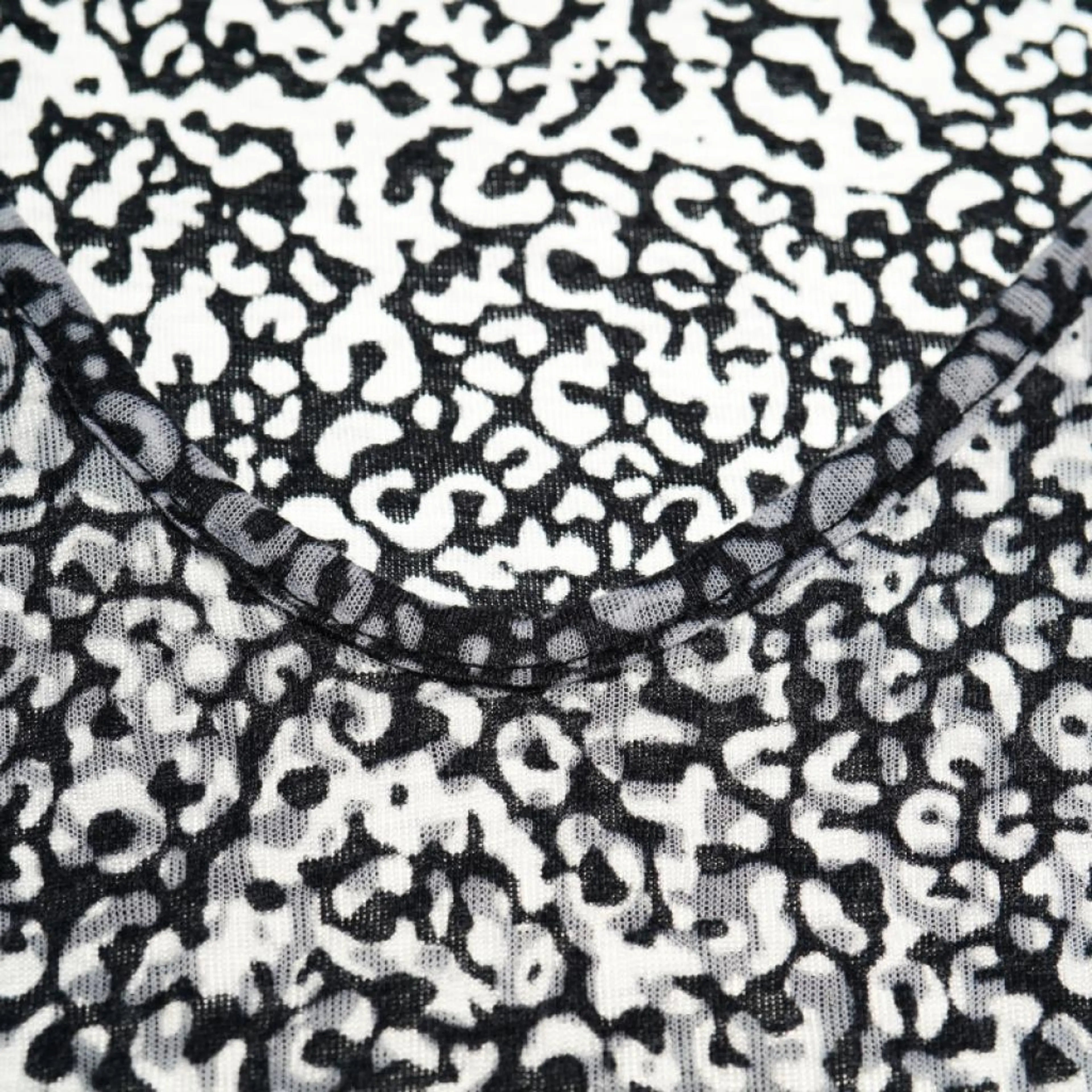 Блуза с дълъг ръкав в черно и бяло за бременни